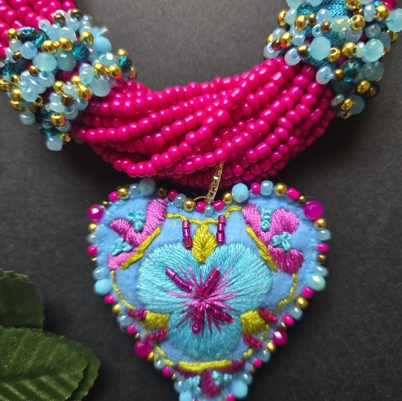 Hand embroidered Heart Necklace - Picture 4 of 5